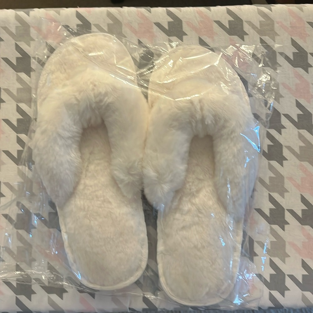 White fluffy/furry flip flops (new in bag). Size 38-39.